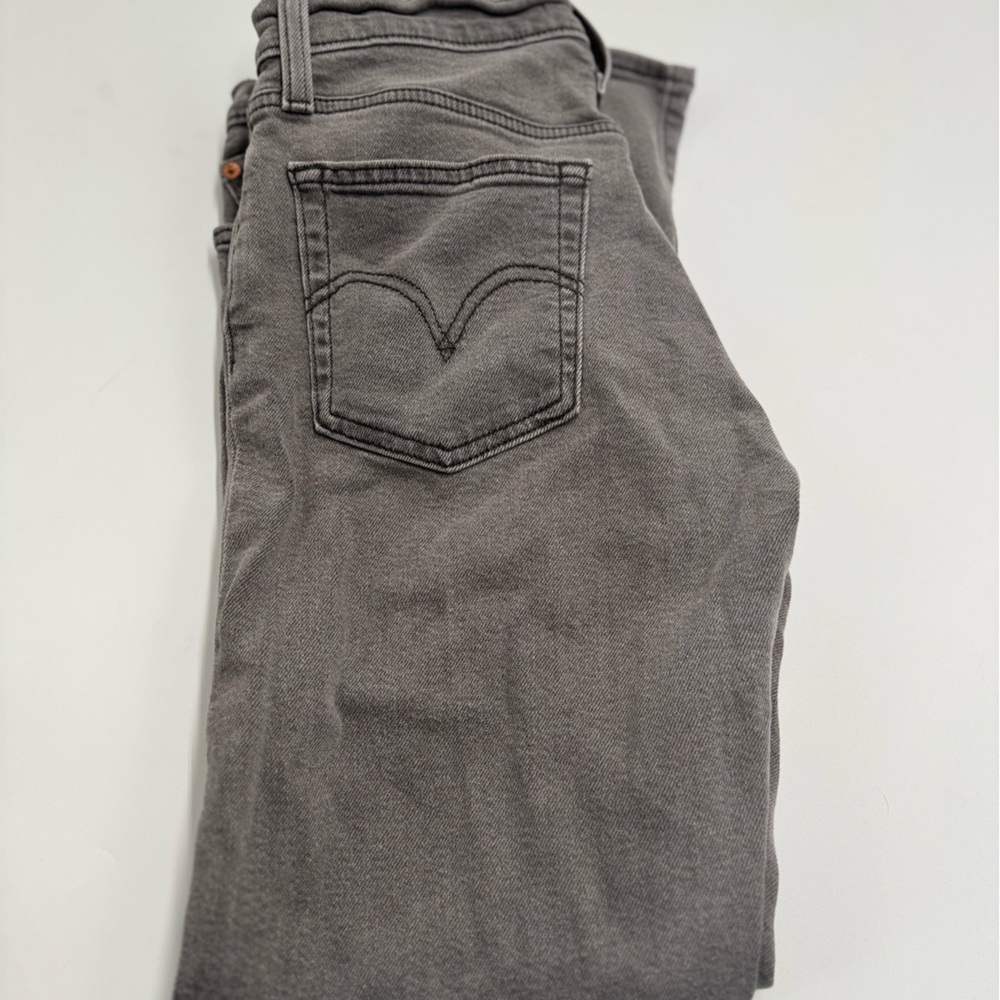 Women’s Wedgie Straight Levi’s Size 27